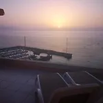 Magnificent Apt. With Sea View, Cliff & Marina