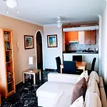 Magnificent Apt. With Sea View, Cliff & Marina Lägenhet *