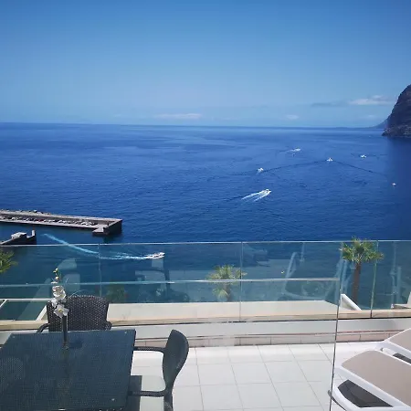 Magnificent Apt. With Sea View, Cliff & Marina 아파트
