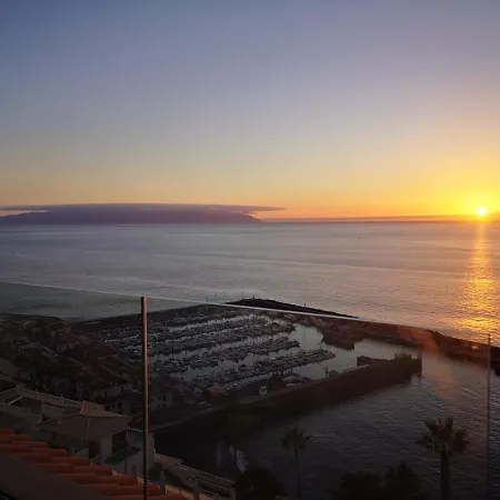 Magnificent Apt. With Sea View, Cliff & Marina 산티아고 델 테데