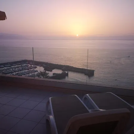 Magnificent Apt. With Sea View, Cliff & Marina