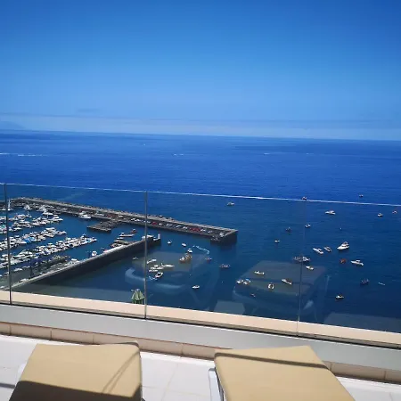 Magnificent Apt. With Sea View, Cliff & Marina 아파트
