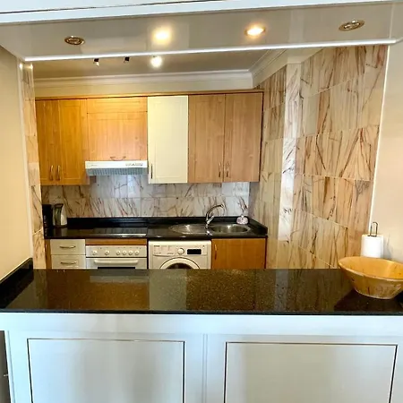 דירה Magnificent Apt. With Sea View, Cliff & Marina