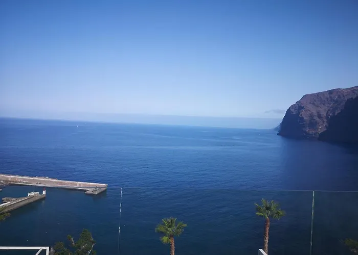 Magnificent Apt. With Sea View, Cliff & Marina Апартаменты *