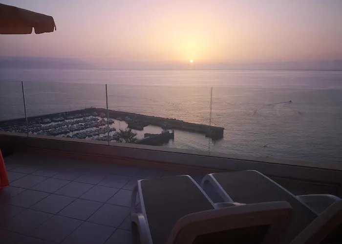 Magnificent Apt. With Sea View, Cliff & Marina