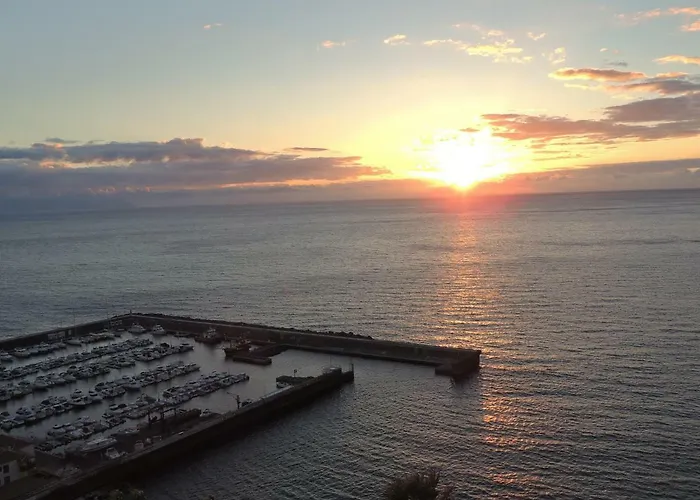 Апартаменты Magnificent Apt. With Sea View, Cliff & Marina Сантъяго-дель-Тейде