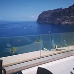 Magnificent Apt. With Sea View, Cliff & Marina *