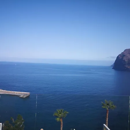 Magnificent Apt. With Sea View, Cliff & Marina شقة *