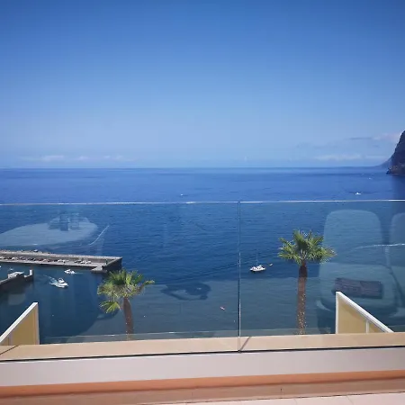 Magnificent Apt. With Sea View, Cliff & Marina Appartamento *