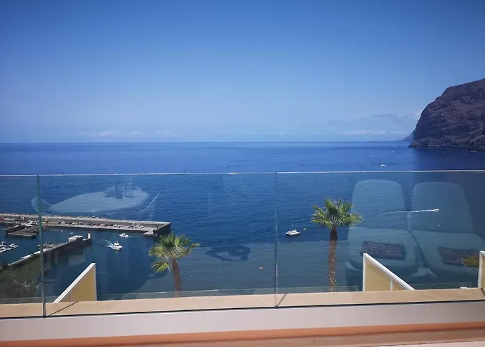 Magnificent Apt. With Sea View, Cliff & Marina شقة *