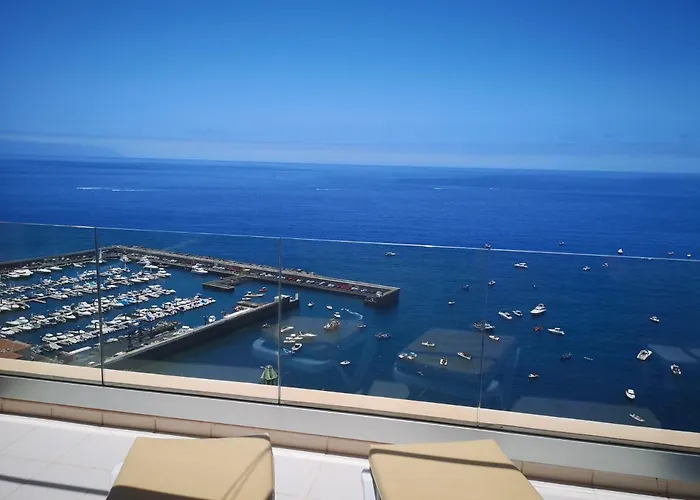 Magnificent Apt. With Sea View, Cliff & Marina Apartamento